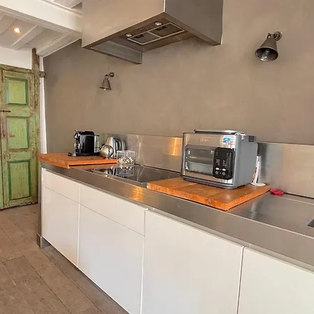 Charlot L Apartman