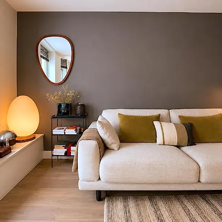 Charlot L Apartmán