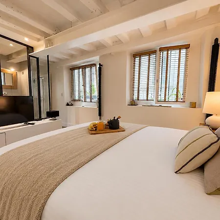 Charlot L Apartment