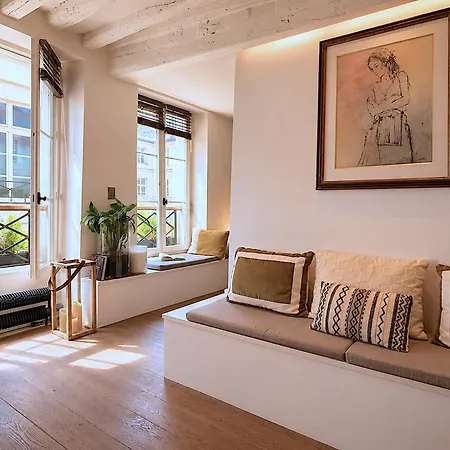 Charlot L Apartmán