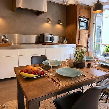 Charlot L Apartment