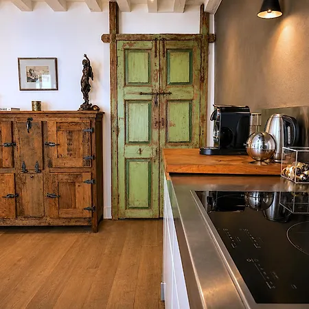 Charlot L Apartmán